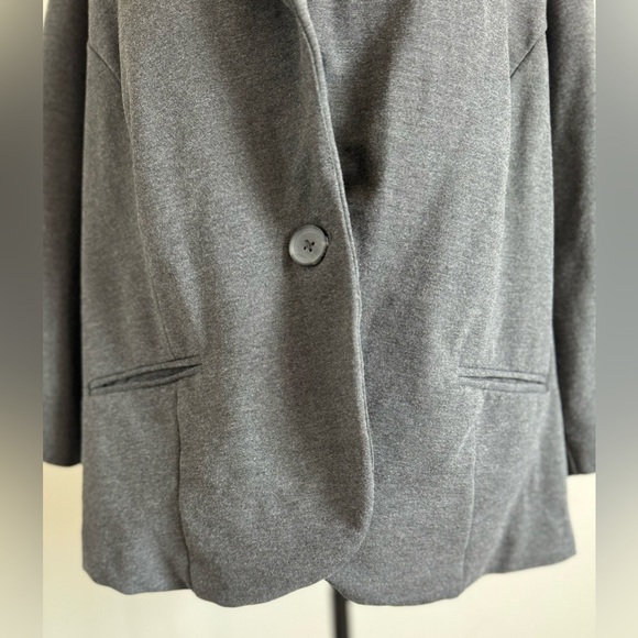 Women’s Studio by Torrid Blazer  Size 3 22/24 Color Gray - Picture 4 of 9